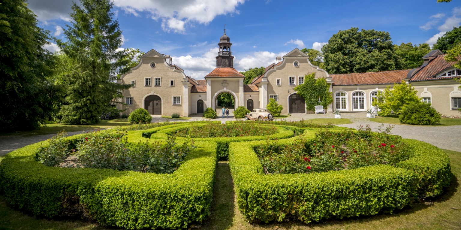 дворец усадьба гостиница ресторан ночлеги апартаменты номера в Польше Мазуры