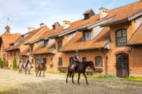 дворец усадьба гостиница ресторан ночлеги апартаменты номера в Польше Мазуры